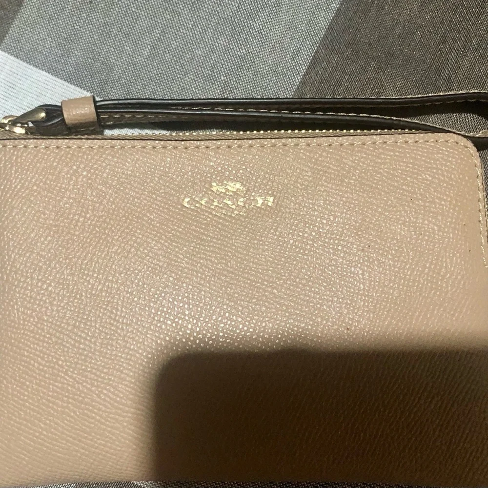 Coach - Picture 3 of 9